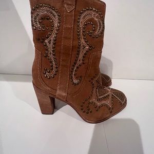 Donald Pliner embellished boots